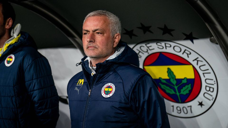 José Mourinho no banco do Fenerbahçe (FOTO IMAGO)