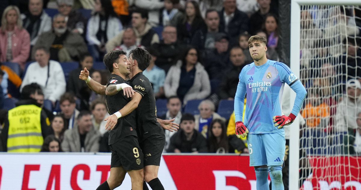 Valência vence no Bernabéu com golo aos 90+5' e Barça pode disparar ...
