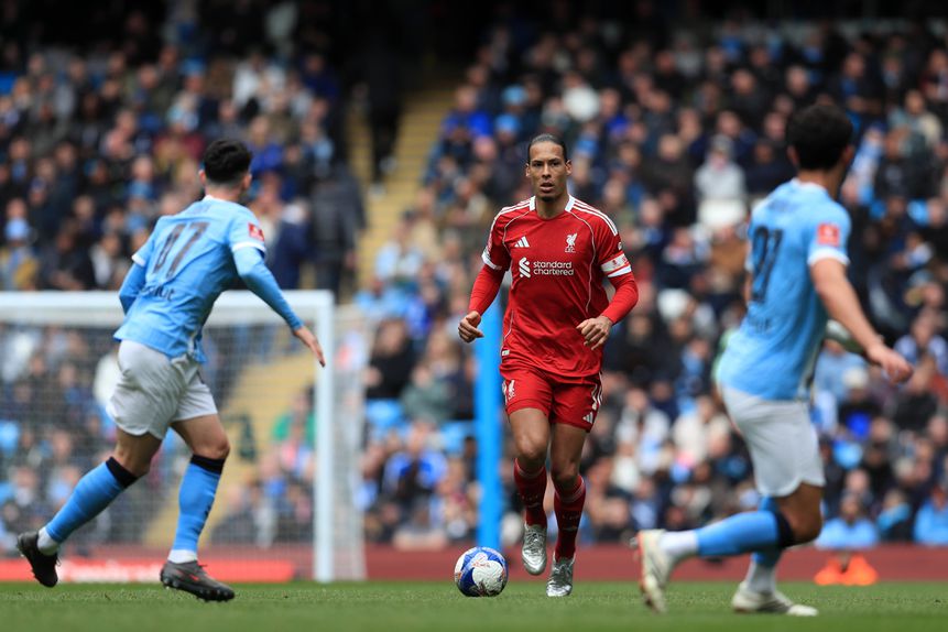 Van Dijk em ação frente aos 'citizens'