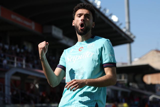 João Mário a festejar o segundo golo com o Bolonha