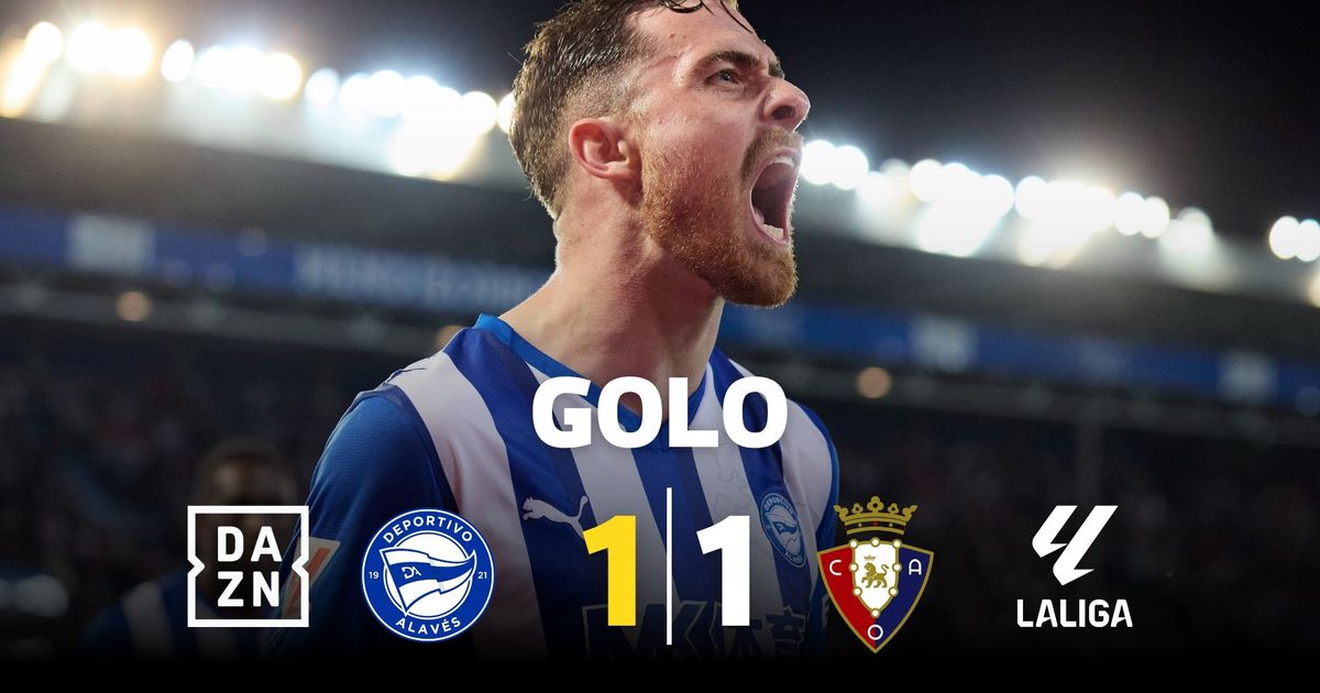 Ex-FC Porto atira-se para fazer golo... praticamente deitado