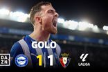 Ex-FC Porto atira-se para fazer golo... praticamente deitado