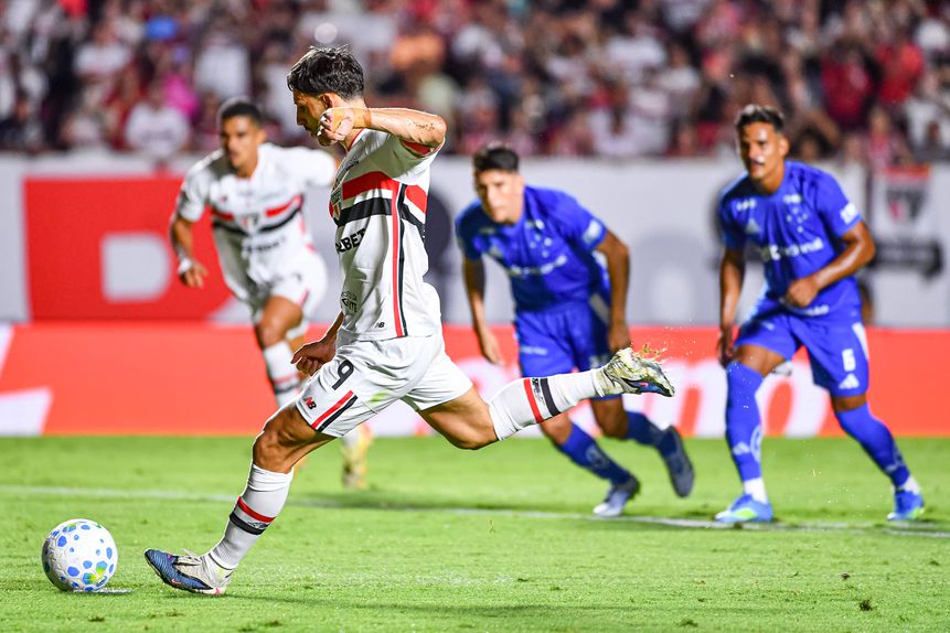 Calleri começou a construir a vitória do São Paulo sobre o Cruzeiro com a conversão de um penálti