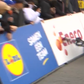 Rui Oliveira cai no arranque da Volta à Flandres (vídeo)