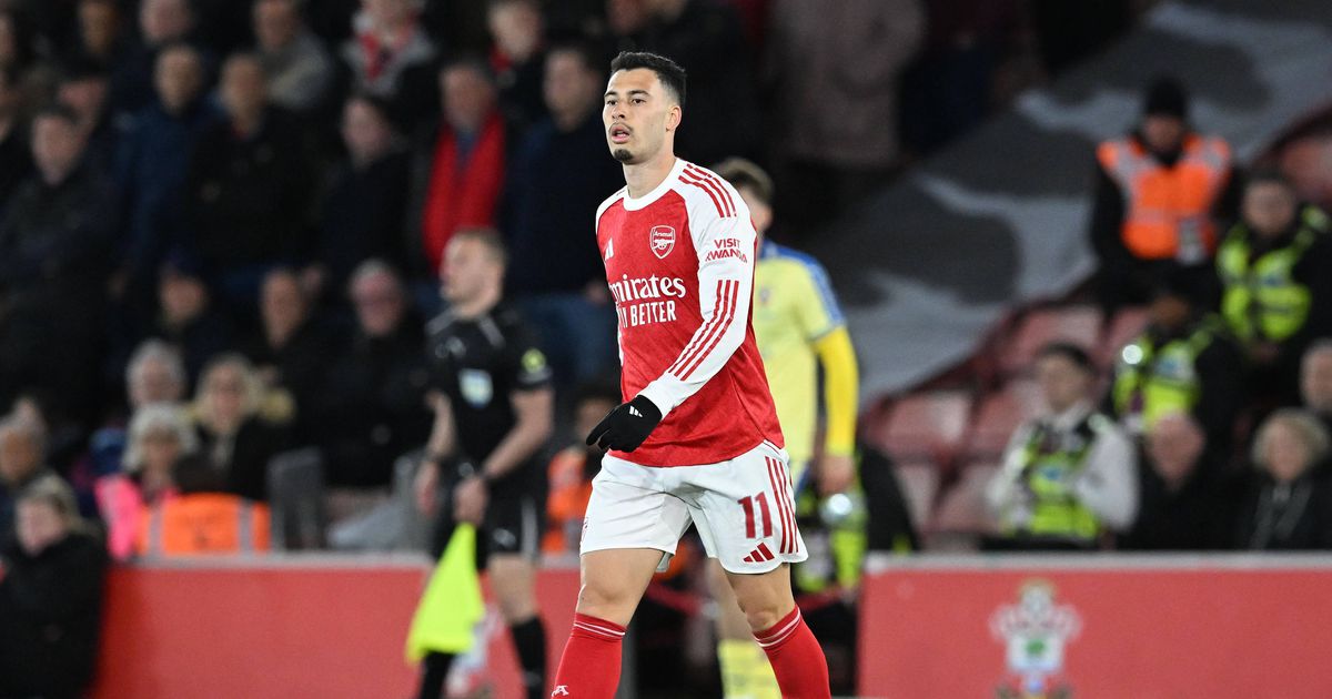 Jogador do Arsenal escapa a castigo após empurrar árbitro