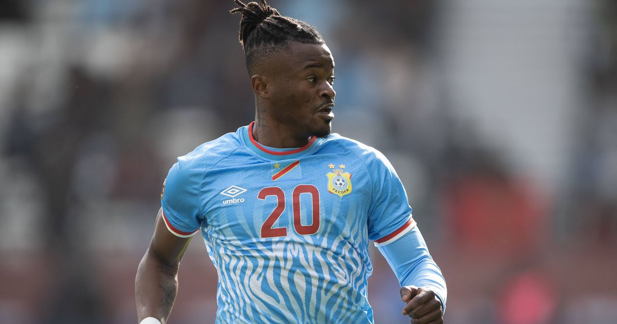 Jogou em Portugal e ainda não voltou da RD Congo: «É o clube que paga o salário»