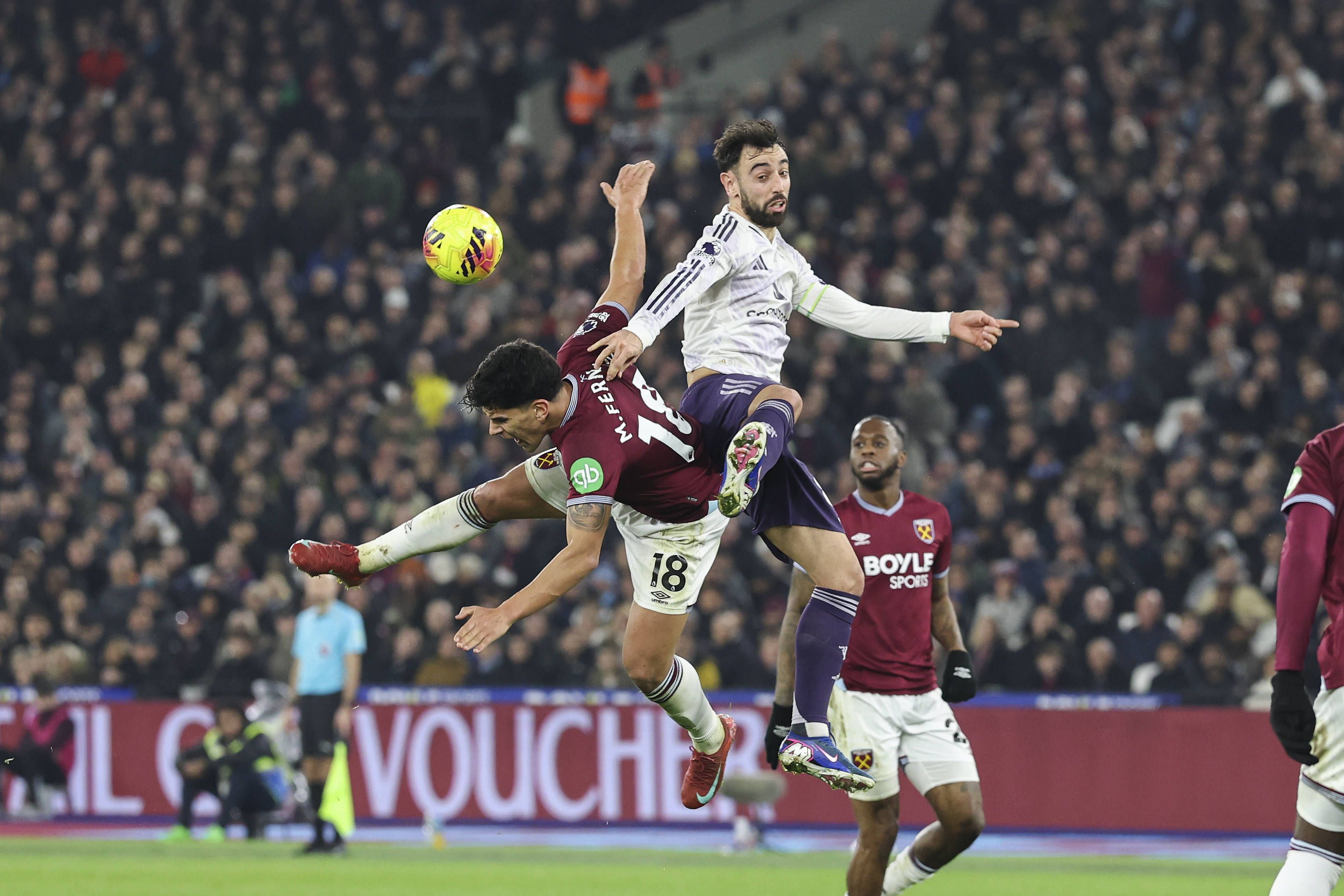 Bruno e Mateus Fernandes a defrontarem-se num West Ham-Man. United