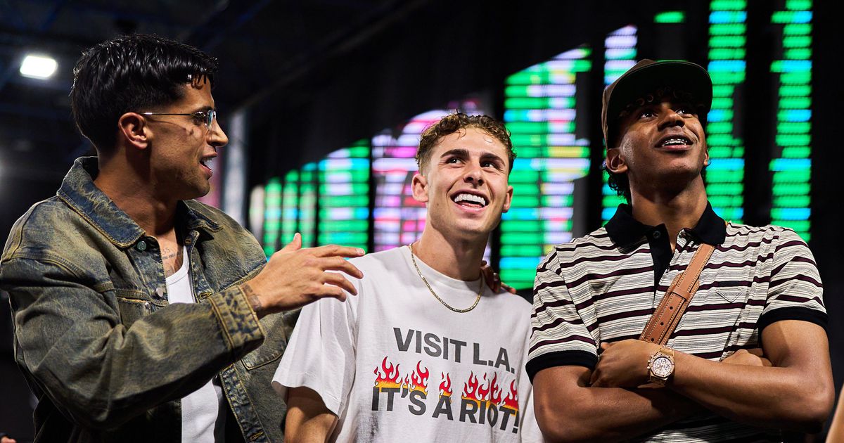 Kings League: Cancelo nas bancadas a ver um... penálti de Yamal (vídeo)