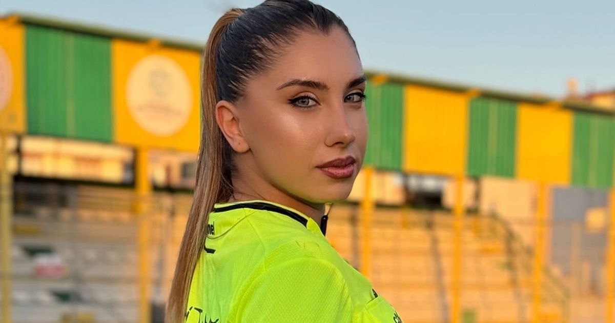 Expulsaram-na da arbitragem por vídeo sexual que sempre negou e hoje é uma estrela do comentário