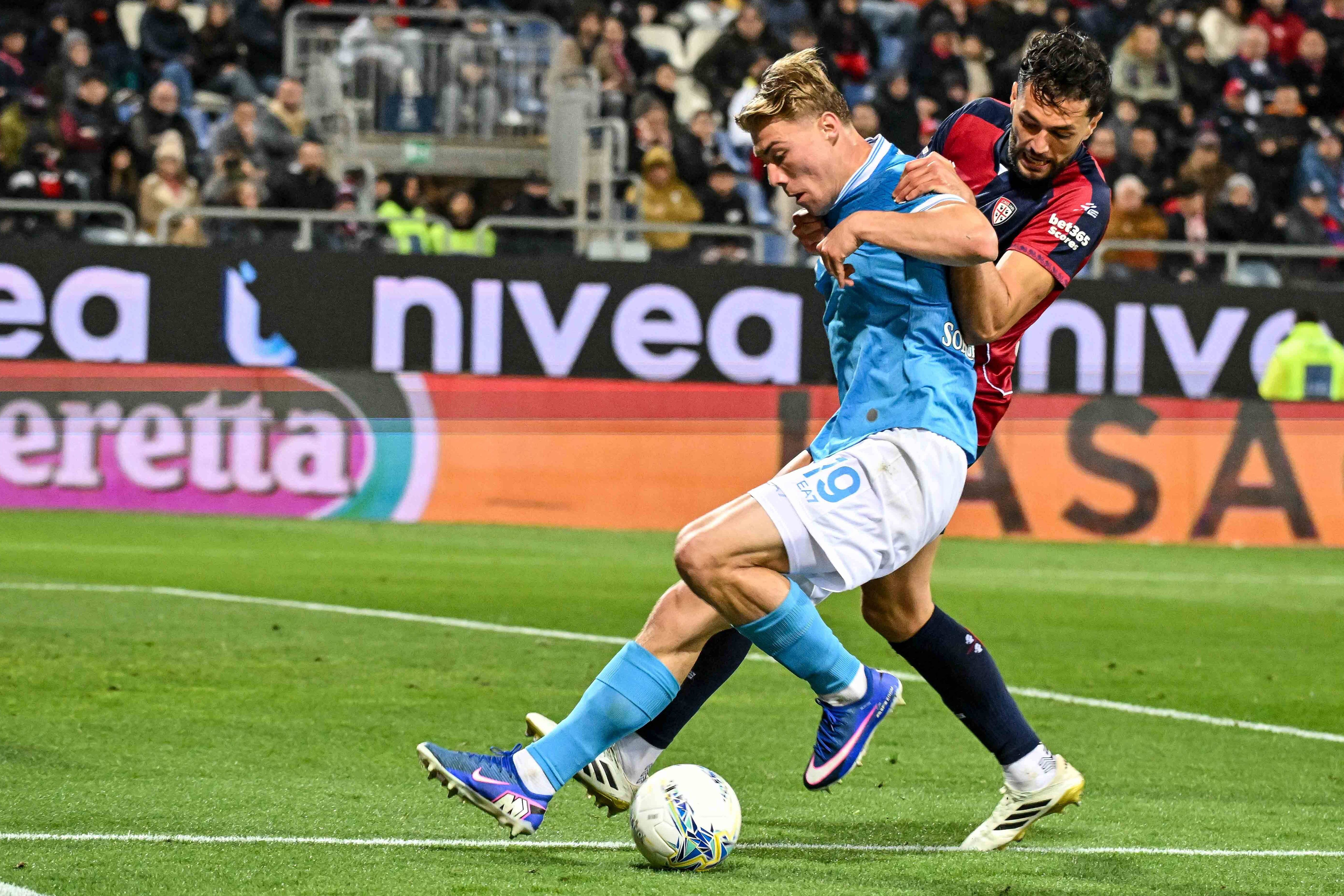 Rasmis Hojlund em ação pelo Nápoles