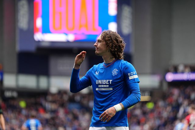 Vídeo: Fábio Silva marca na reviravolta do Rangers e tem festejo polémico