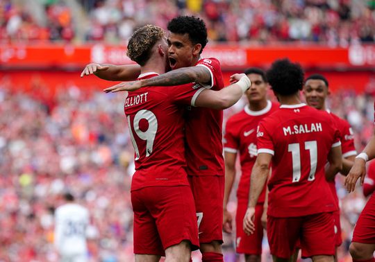 Liverpool dá espetáculo no regresso às vitórias