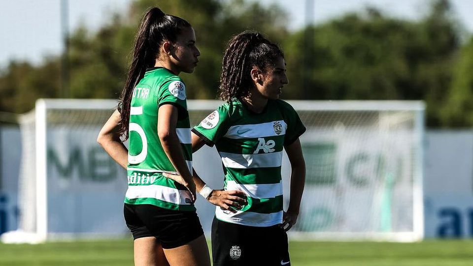 Sporting vence e adia decisão do título para a última jornada