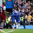 Chelsea goleia em dérbi londrino e continua a sonhar com a Europa