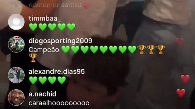 Jogadores do Sporting entoam 'We are the champions'