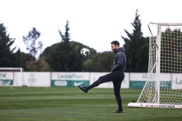 Enquanto espera pelo Benfica, plantel do Sporting… trabalha