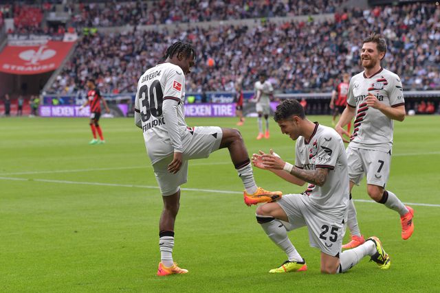 Leverkusen goleia e iguala recorde do Benfica