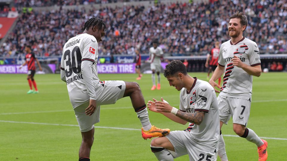 Leverkusen goleia e iguala recorde do Benfica