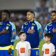 Raphinha a entoar o hino nacional do Brasil