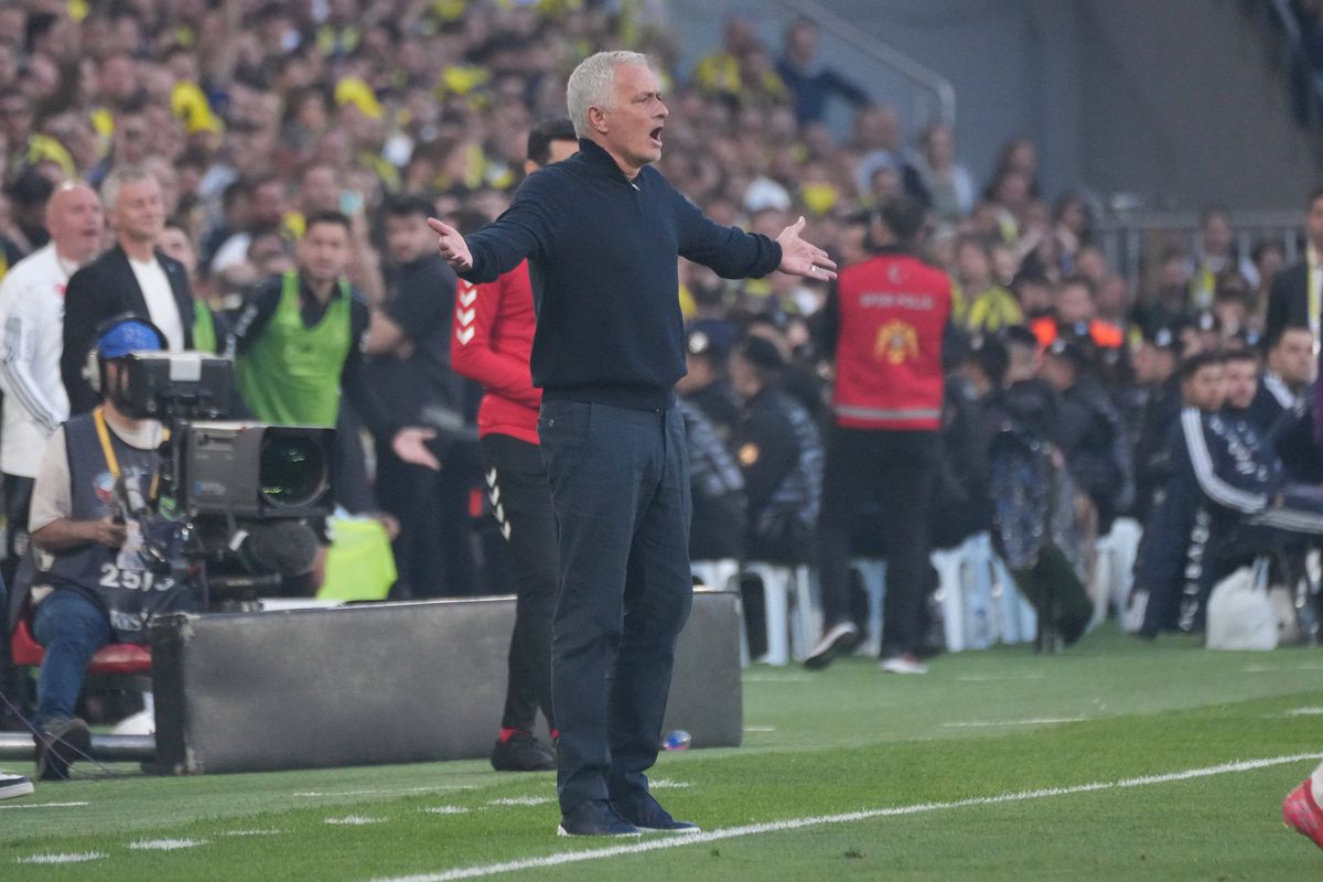 Bronca na Turquia: mensagens contra Mourinho levam a demissões
