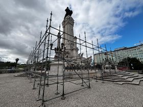 Benfica ou Sporting? Marquês de Pombal já está a ser preparado para a festa (vídeo e fotos)