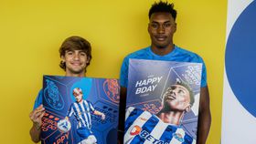 FC Porto mostra aniversariantes Mora e Samu
