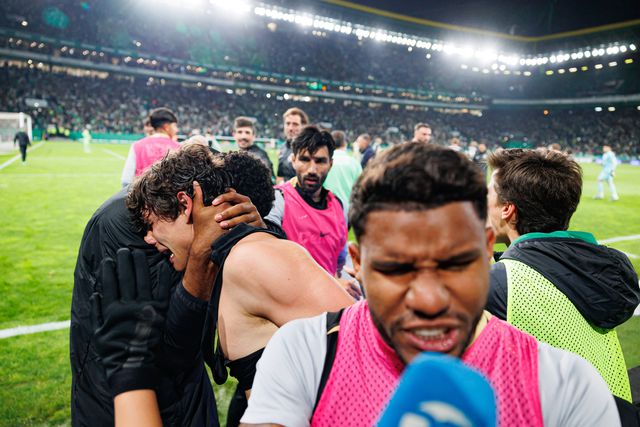 Plantel do Sporting rendido a Quaresma: «Mereces, meu menino!»