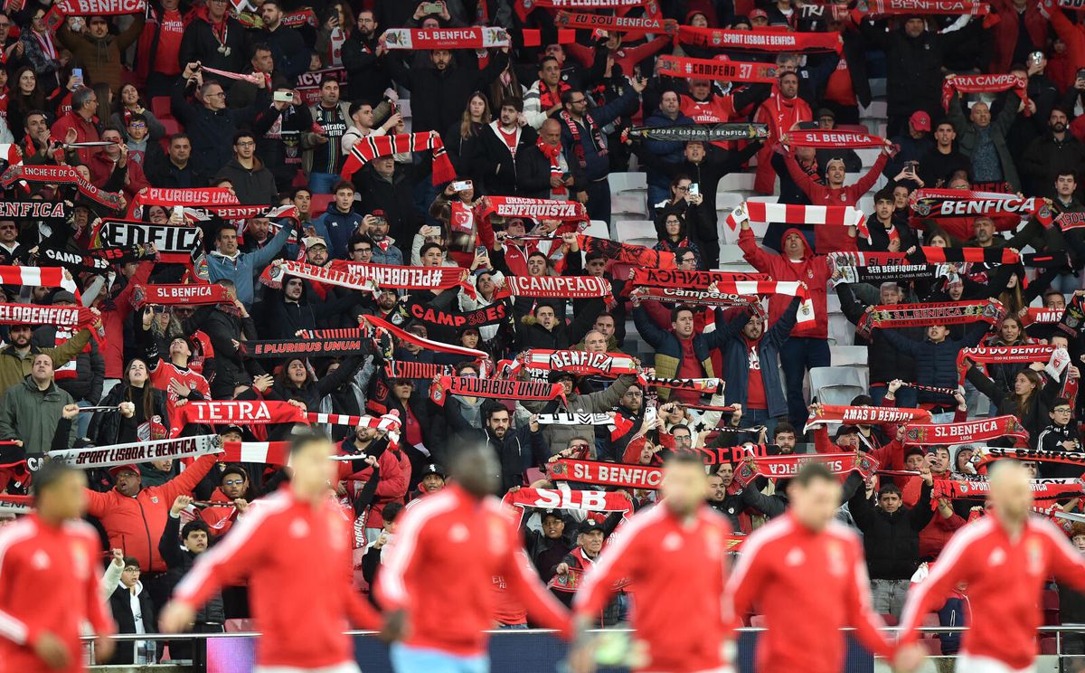 Bilhetes para o Benfica-Sporting «temporariamente esgotados»