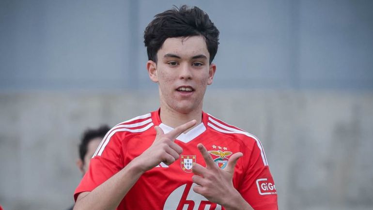Iniciados: Martim Gomes herói na reviravolta do Benfica no dérbi