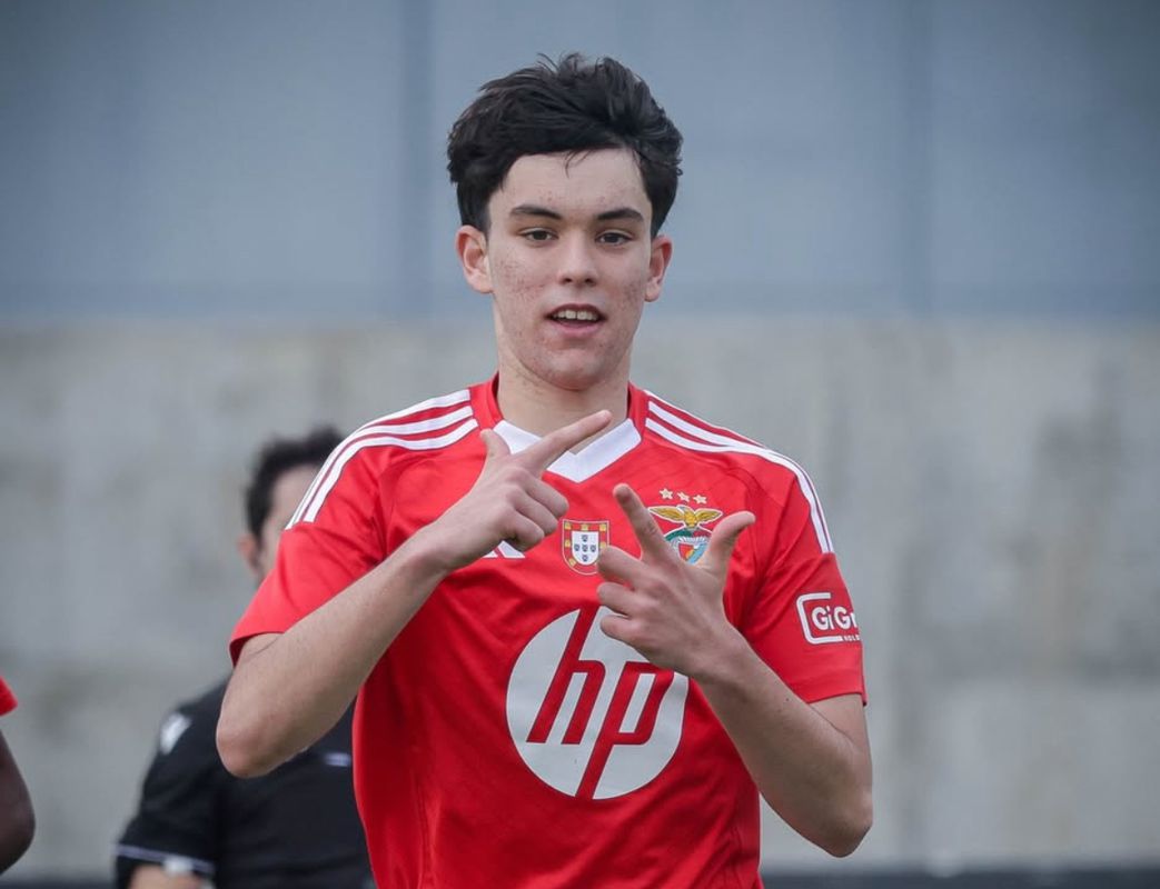 Iniciados: Martim Gomes herói na reviravolta do Benfica no dérbi