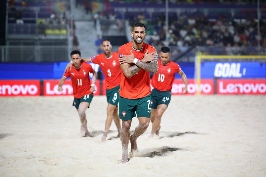 Rui Coimbra celebra golo marcado ao Irão