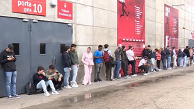 Adeptos do Benfica dormem na Luz por um bilhete para o dérbi