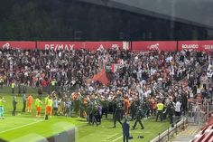 Adeptos do Boavista invadem relvado e fazem a festa