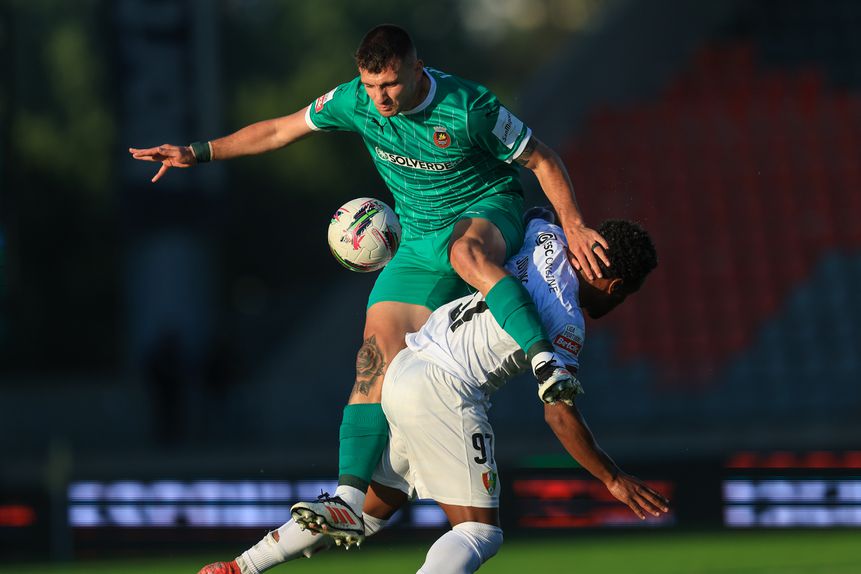 Ntoi falha partida contra o V. Guimarães - Foto: JOSÉ COELHO/LUSA