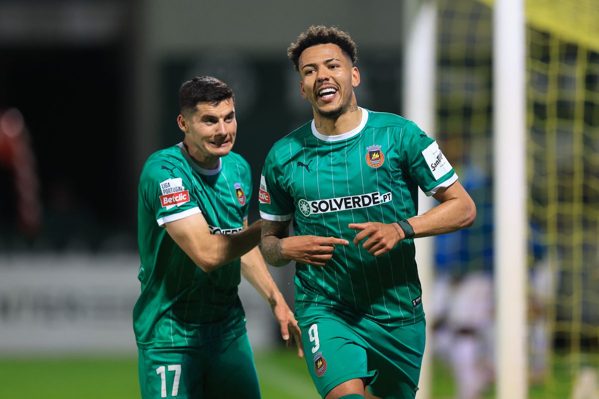 Rio Ave-E. Amadora, 1-0 E depois da tempestade, Clayton põe fim à seca (crónica)