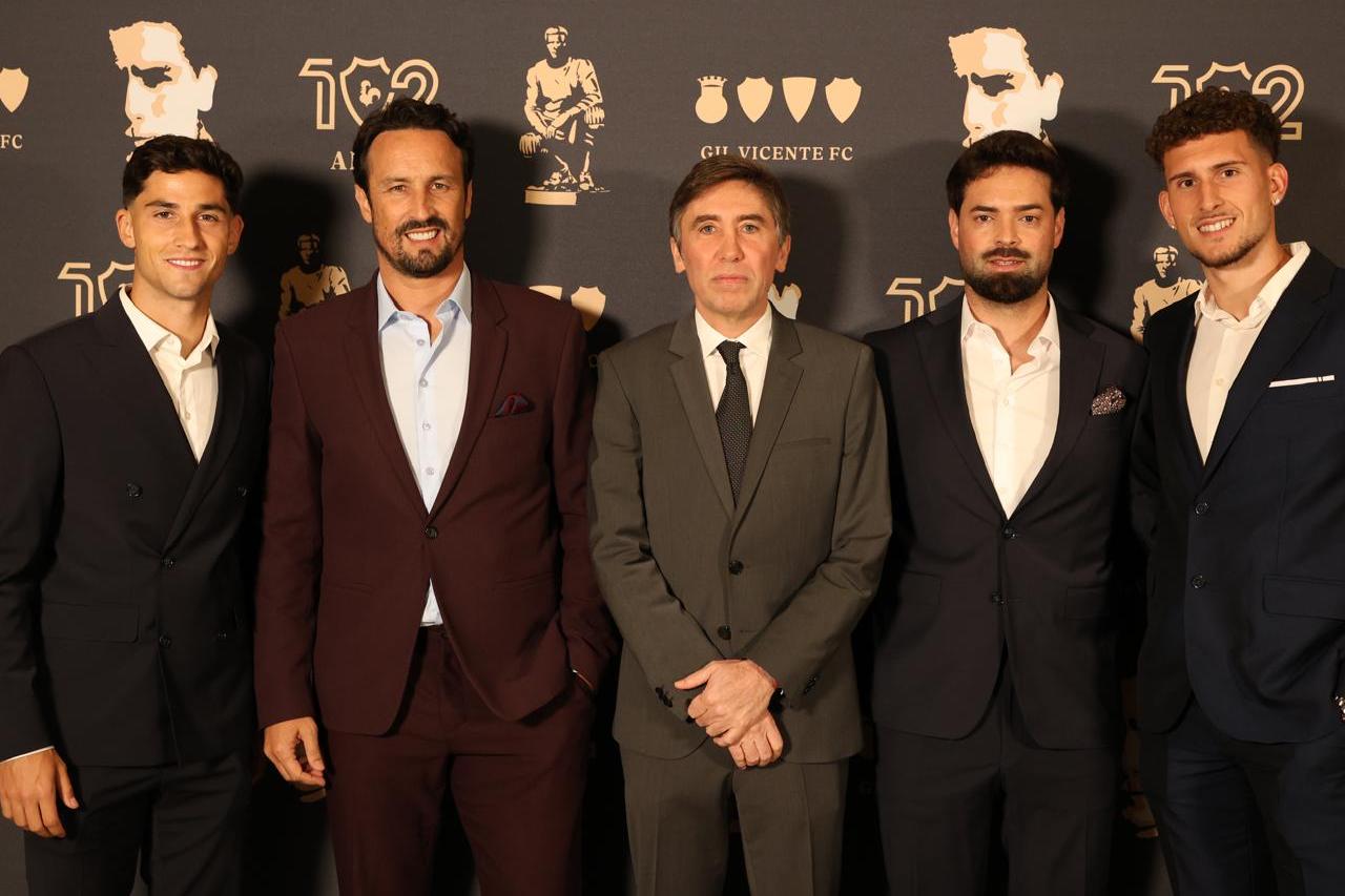Rui Silva, (ao centro) ao lado de César Peixoto