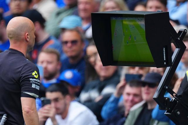VAR tem estado na ordem do dia — Foto: IMAGO