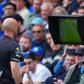 Eliminar o VAR não é a solução. O equilíbrio deverá ser atingido aumentando as decisões tomadas pela tecnologia: linha de golo e fora de jogo — Foto: IMAGO