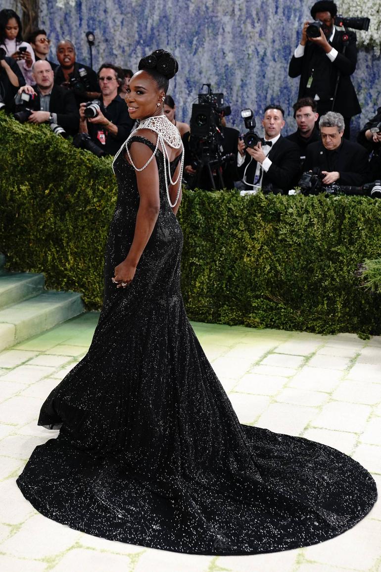 Venus Willians na Met Gala: gargantilha inspirada no troféu de Wimbledon  - foto: Imago