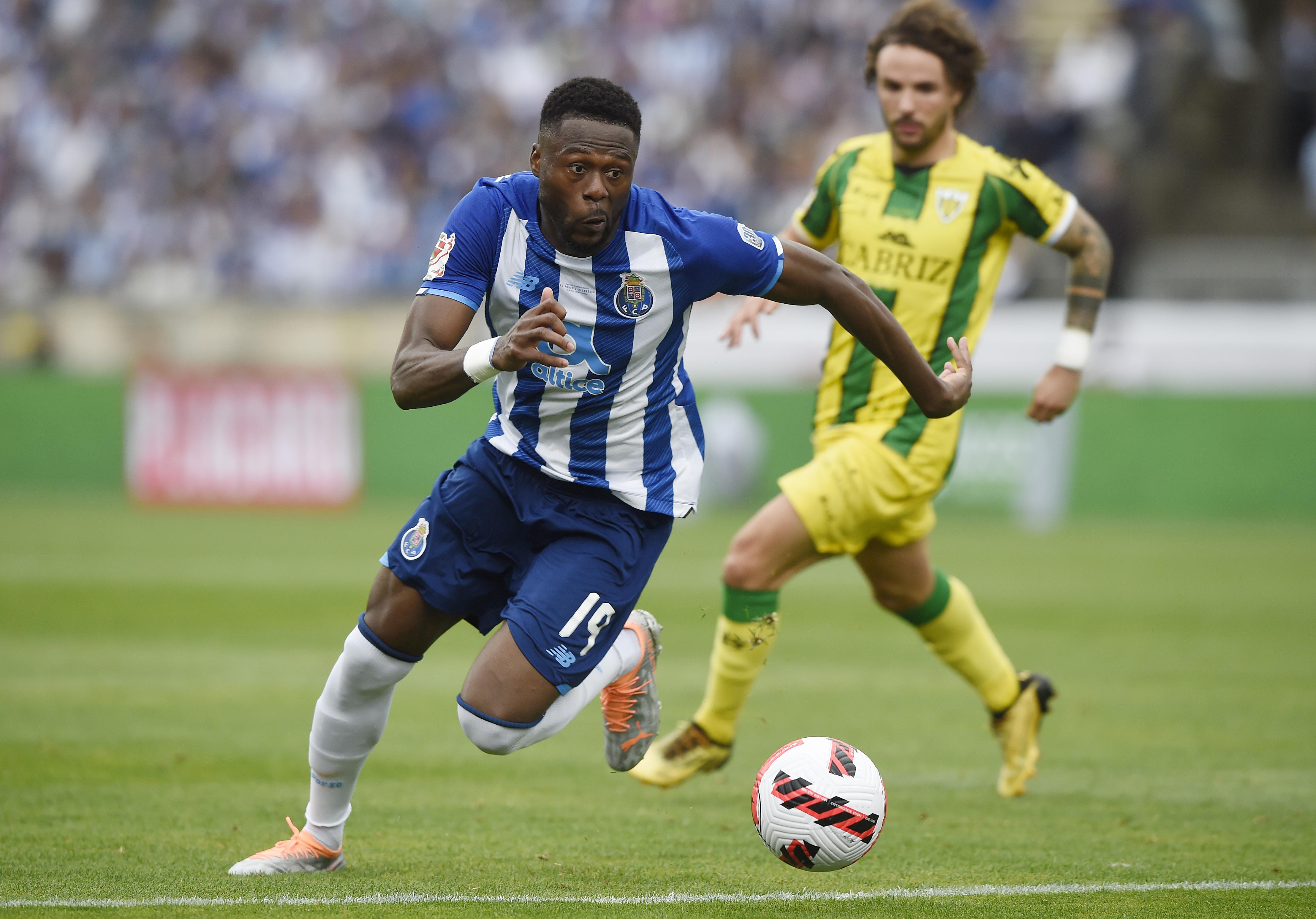 11 - Mbemba: €4,66 M, proveniente do Newcastle (foto: A BOLA)