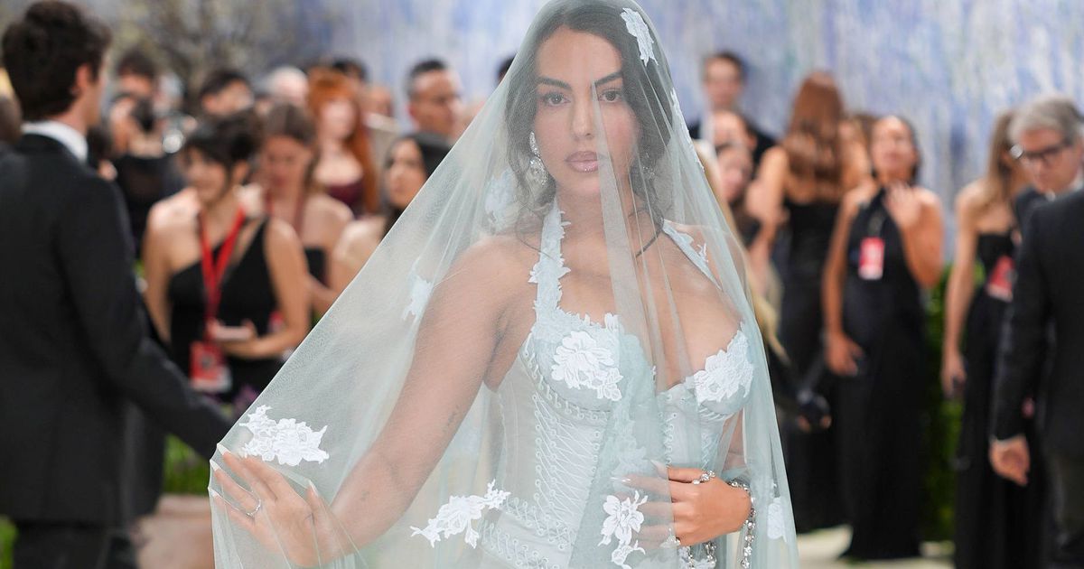 Fotos: Georgina levou devoção a Fátima ao Met Gala