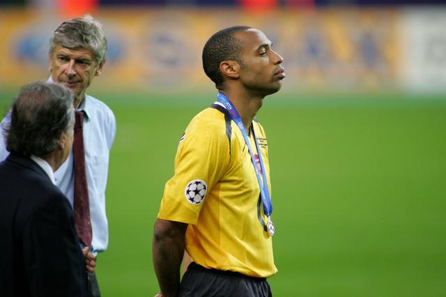 A desilusão de Thierry Henry, dois anos antes de conquistar a competição... pelo Barcelona - Foto: IMAGO