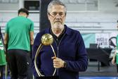 Luís Magalhães com a quinta Taça Hugo dos Santos que conquistou, segunda pelo Sporting        Fotografia FPB