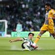 Thiago Balieiro, tal como Diogo Sousa, viu o 5.º amarelo e falha o jogo contra o Casa Pia - Foto: JOSÉ SENA GOULÃO/LUSA