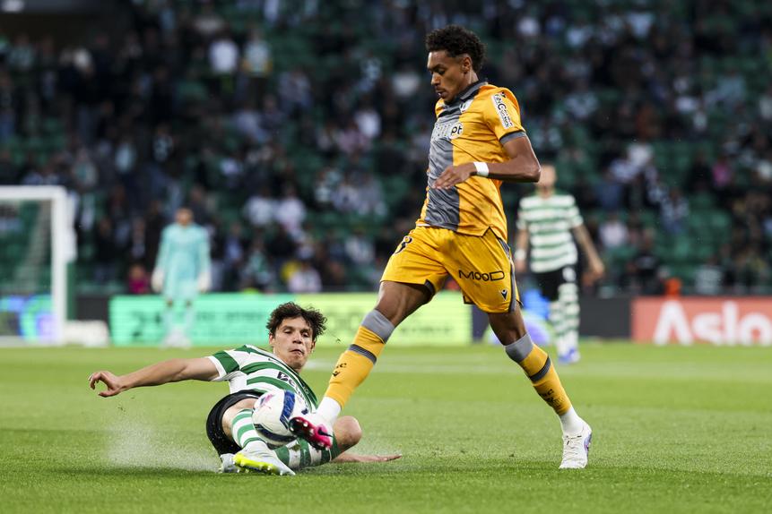 Thiago Balieiro, tal como Diogo Sousa, viu o 5.º amarelo e falha o jogo contra o Casa Pia - Foto: JOSÉ SENA GOULÃO/LUSA
