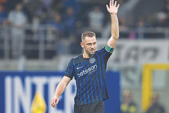Stefan de Vrij, 34 anos, soma 15 jogos pelo Inter esta época — Foto: IMAGO