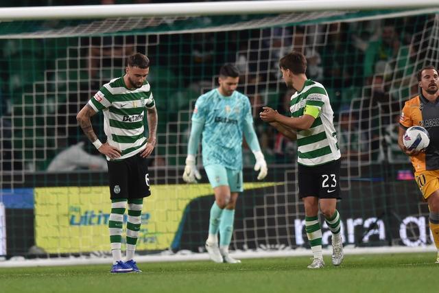 Sporting: Debast reage ao autogolo e companheiros ironizam