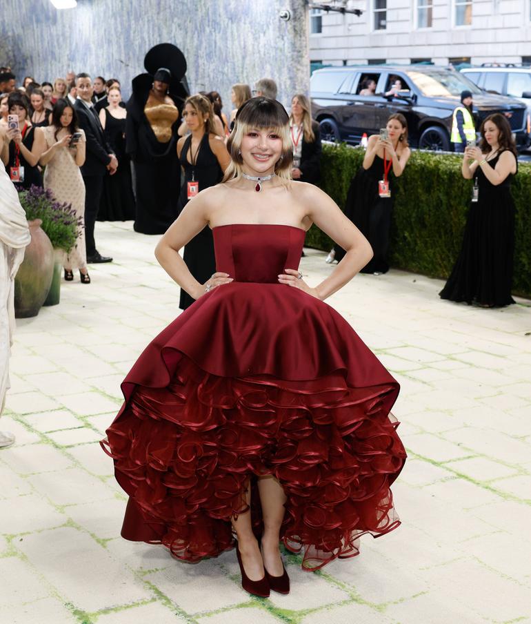 Alysa Liu na Met Gala  - foto: Imago
