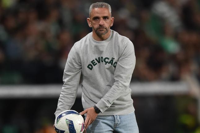 A devoção usada por Rui Borges na camisola que vestiu no jogo com o V. Guimarães pode servir de mote para o que resta da temporada leonina (Foto Miguel Nunes)