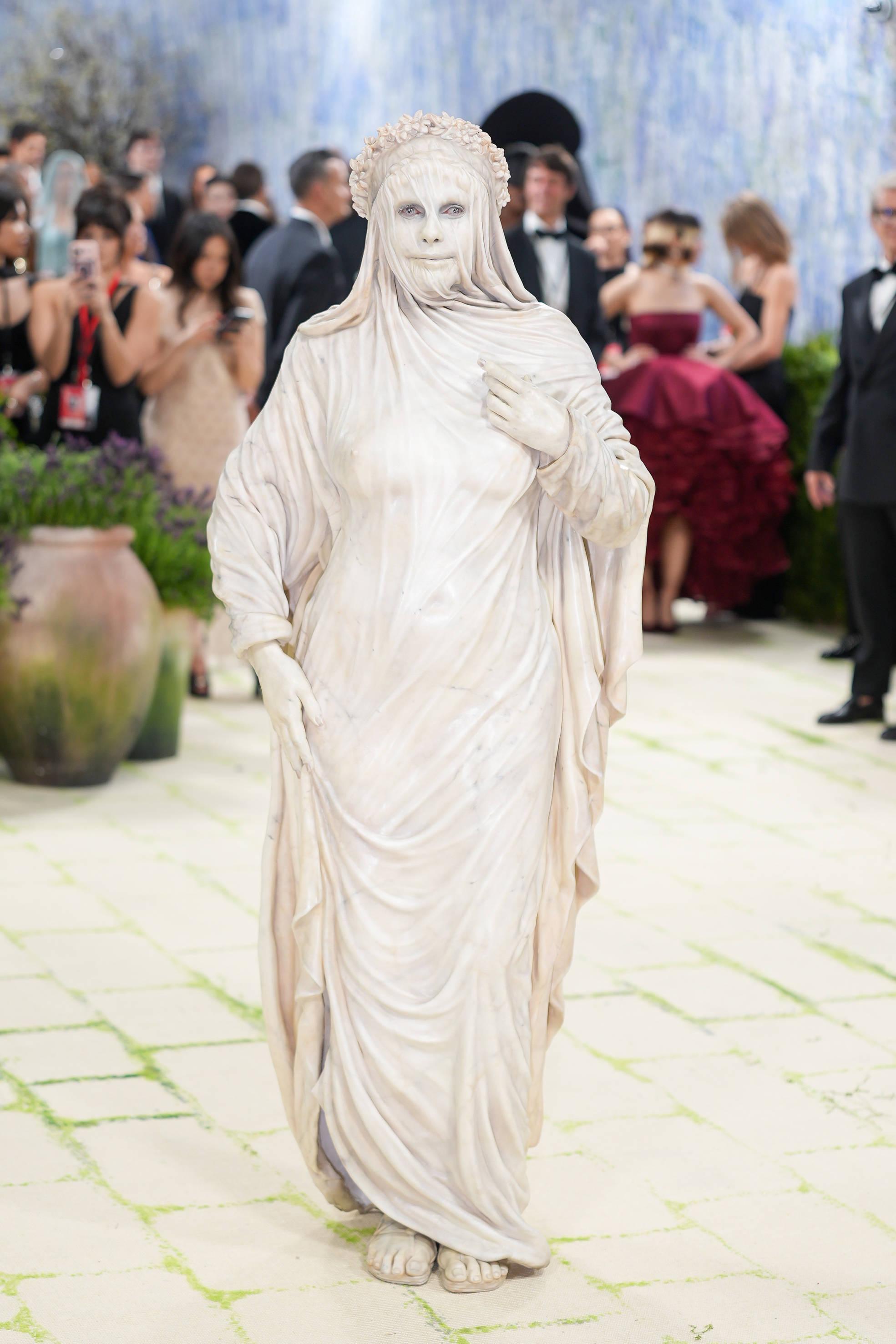 Heidi Klum na Met Gala: inspiração estátua levava ao extremo  - foto: Imago